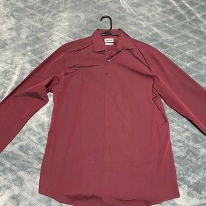 Burgandy Kenneth Cole Unlisted Mens Dress Shirt. Like new
